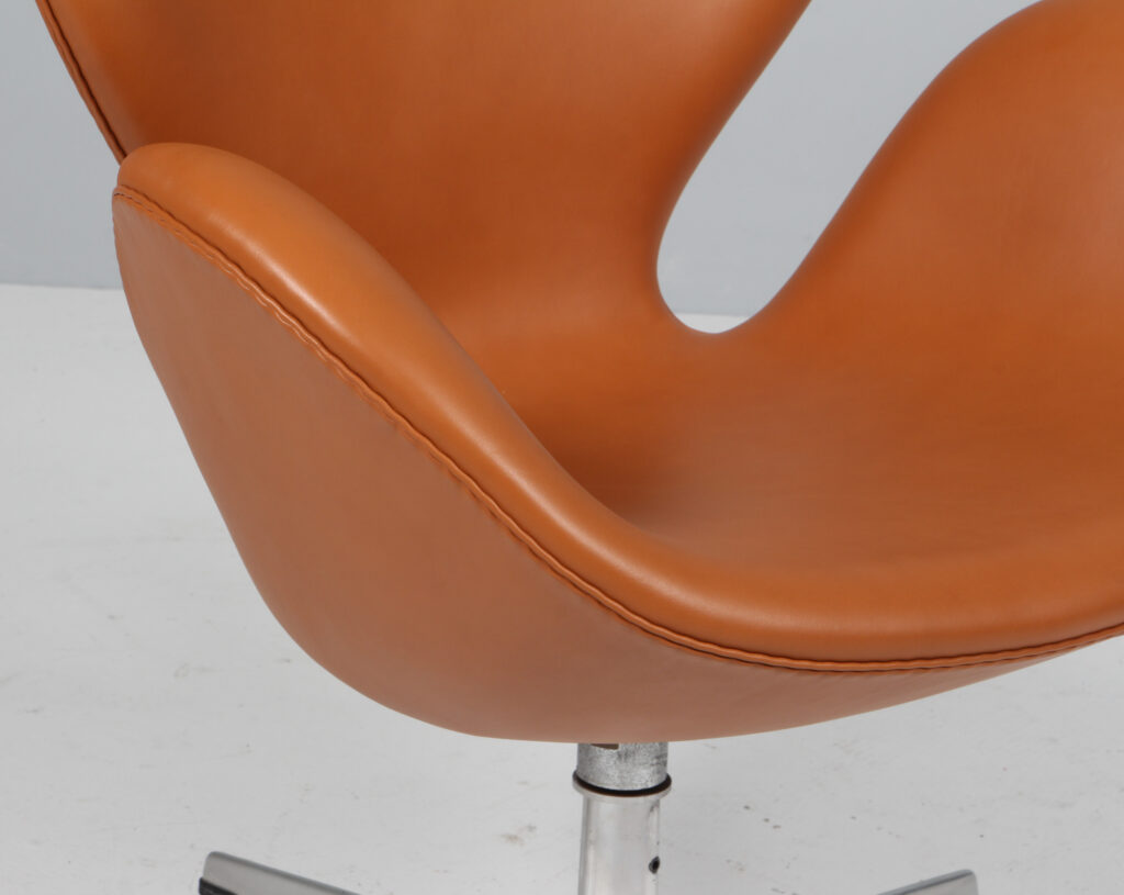 Arne Jacobsen. Svanen. Lænestol, model 3320. Vippefunktion - Billede 7