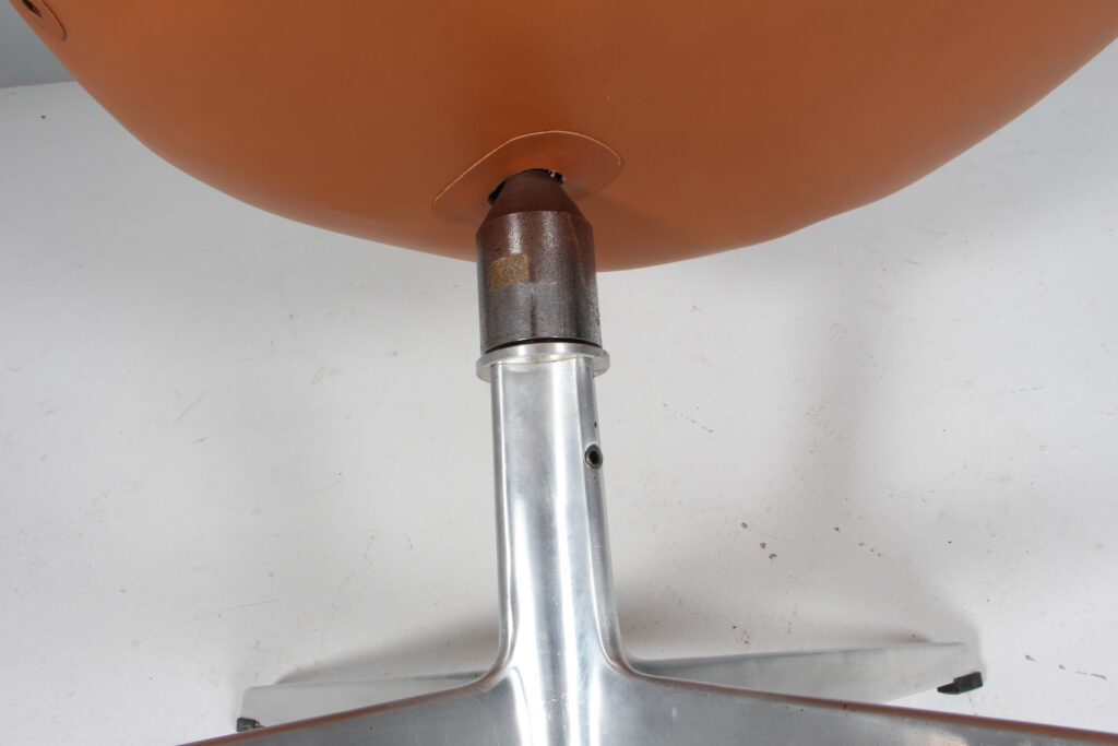 Arne Jacobsen. Svanen. Lænestol, model 3320. Vippefunktion - Billede 5