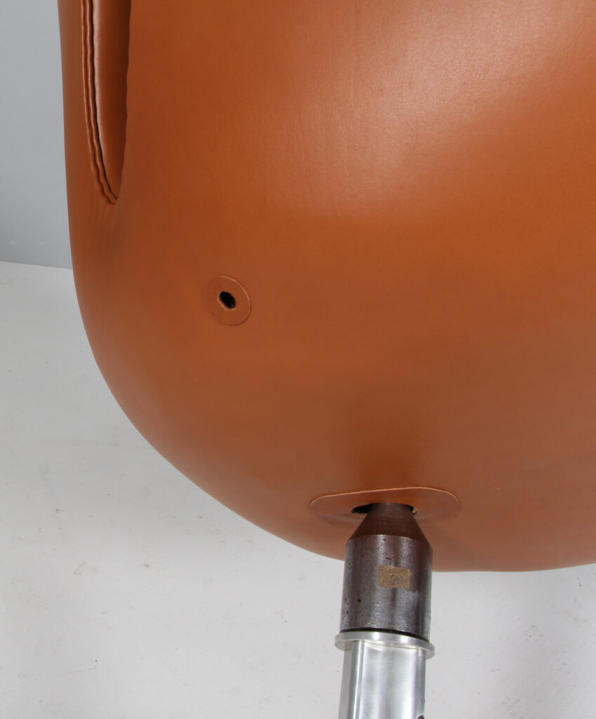 Arne Jacobsen. Svanen. Lænestol, model 3320. Vippefunktion - Billede 4