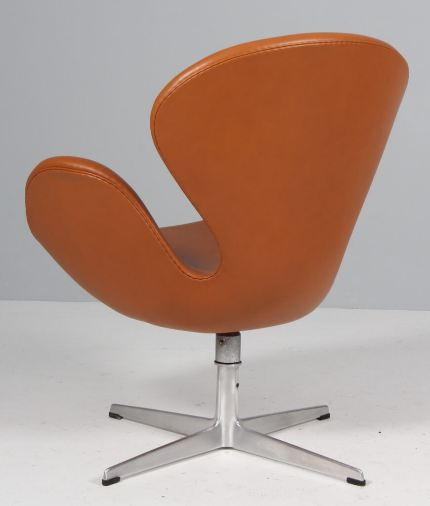 Arne Jacobsen. Svanen. Lænestol, model 3320. Vippefunktion - Billede 3