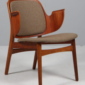 Hans Olsen lænestol af teak, eg og stof. Model 107.