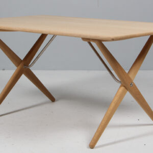 Hans J. Wegner krydsbens sofabord af massiv eg, model PP84