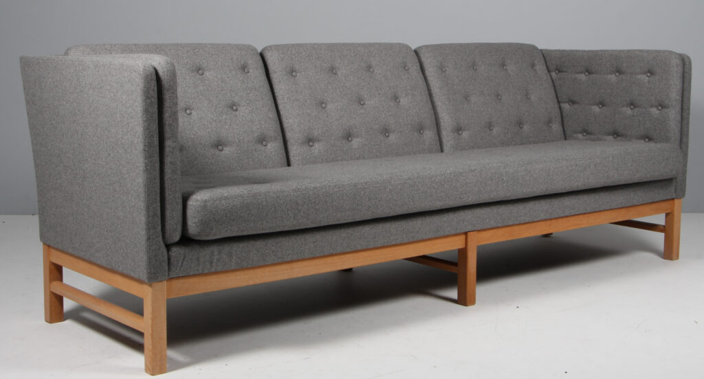 Erik Ole Jørgensen tre personers sofa, model EJ315, nybetrukket