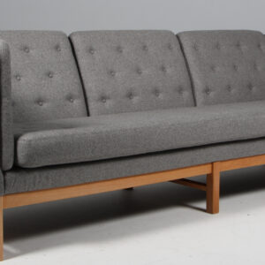 Erik Ole Jørgensen tre personers sofa, model EJ315, nybetrukket