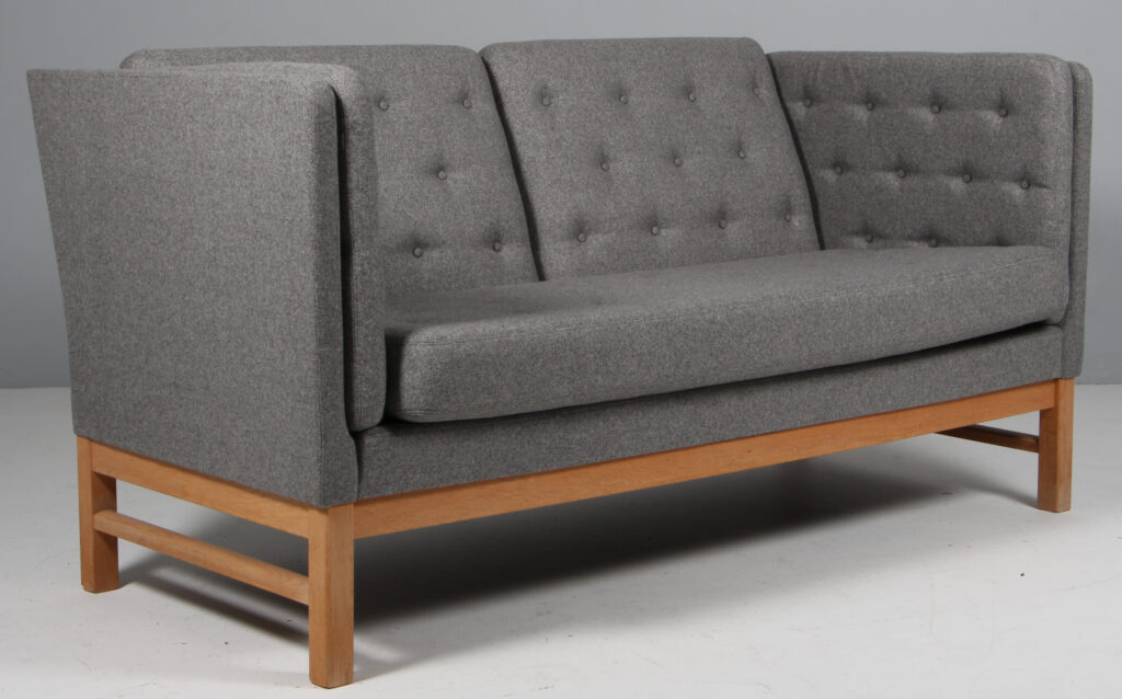 Erik Ole Jørgensen to personers sofa, model EJ315, nybetrukket
