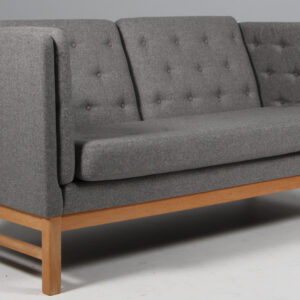 Erik Ole Jørgensen to personers sofa, model EJ315, nybetrukket