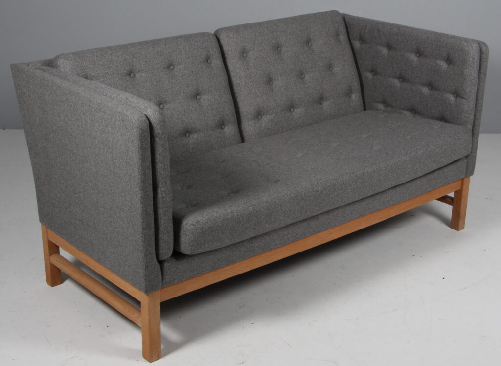 Erik Ole Jørgensen to personers sofa, model EJ315, nybetrukket - Billede 2