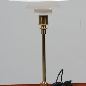 Poul Henningsen bordlampe af messing og opal. Model 3/2. Jubilæumsudgave