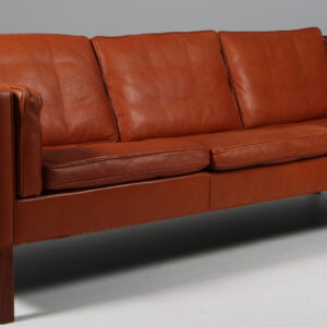 Børge Mogensen. Fritstående trepers. sofa, model 2213. Original betrukket, cognac
