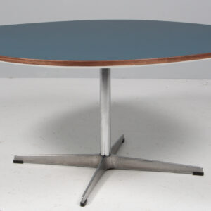 Arne Jacobsen og Piet Hein. sofabord, ny Fenix laminat samt valnød