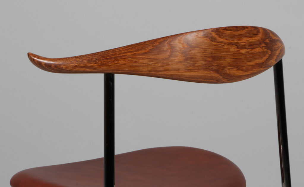 Hans J. Wegner armstol af røget eg og læder. Model CH88 - Billede 3