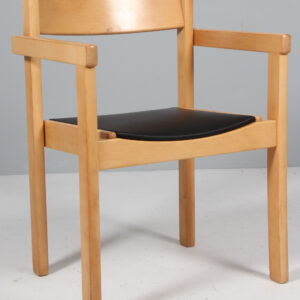 Hans J. Wegner for Getama armstol af bøg og læder